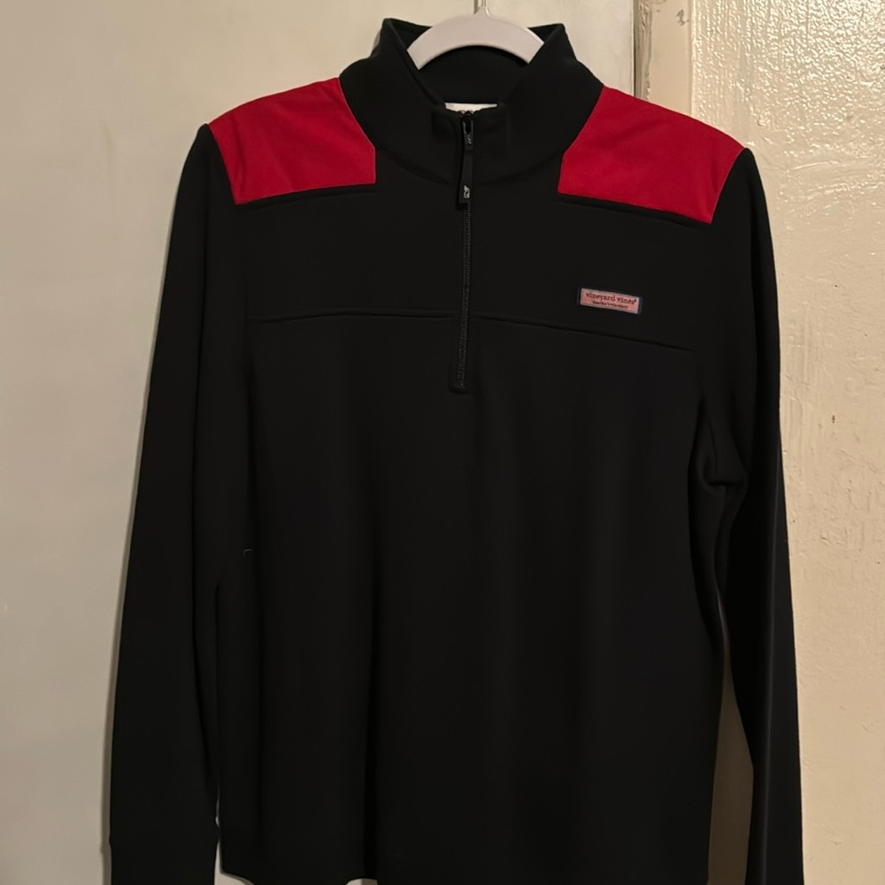 Vineyard Vines Quaterzip, Size L, Never worn, gender neutral.